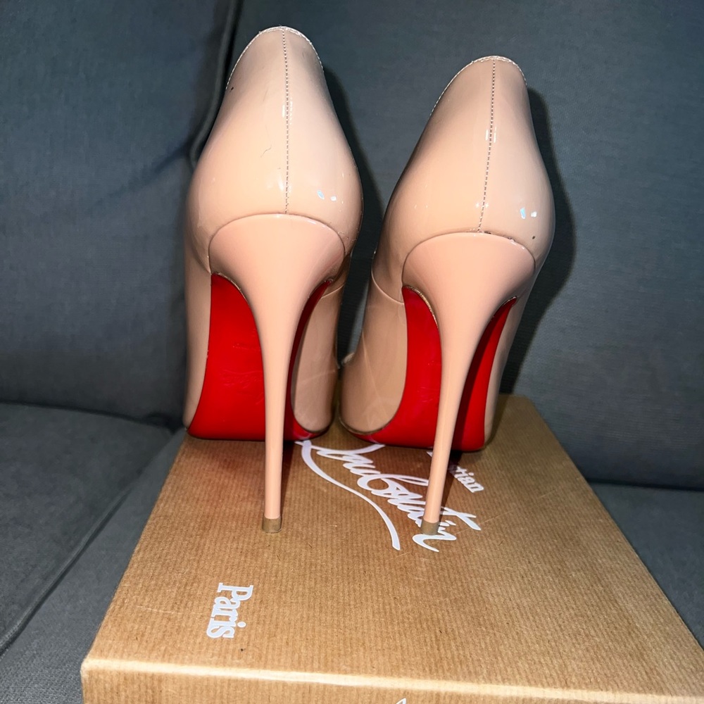 Christian Louboutin's 'So Kate' pumps nude